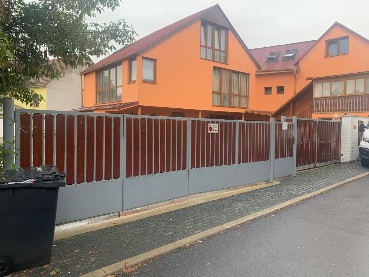 3 Apartments In 1 Location Prag Exterior foto